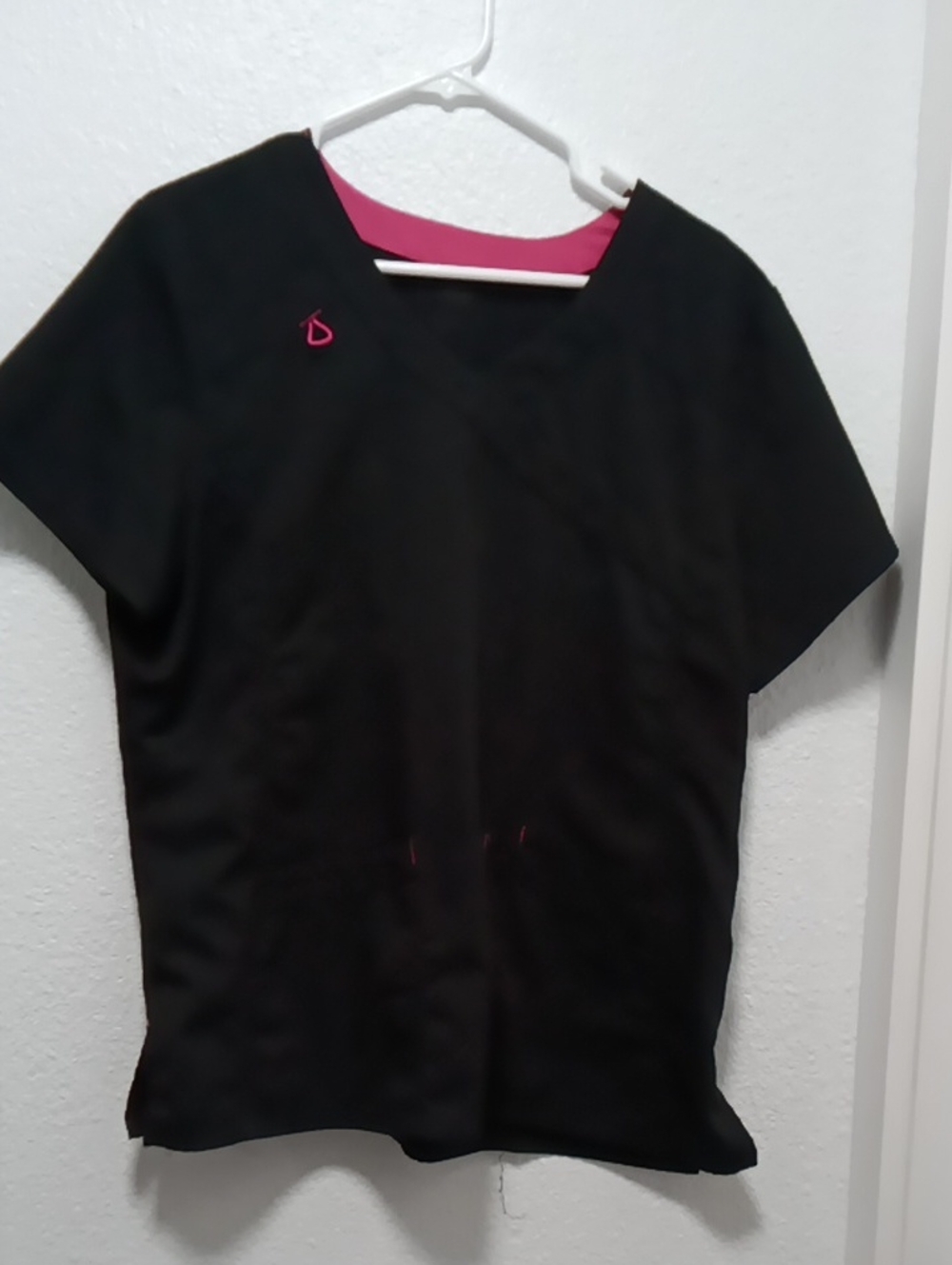 Black Women's Scrub Top with Pink Accent & Pockets.